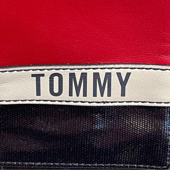 TOMMY HILFIGER Julia Coated Cotton Canvas iPhone Crossbody Mini Sized Bag - Picture 6 of 16